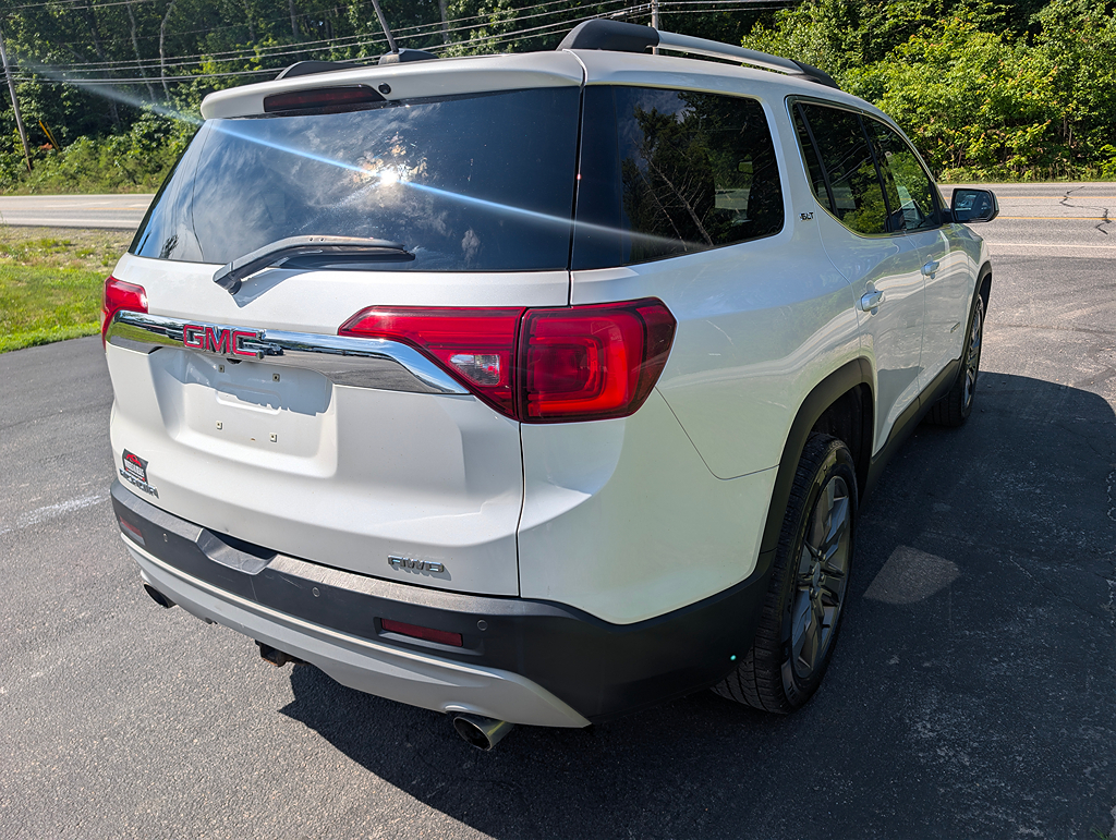 Additional photo of vehicle.