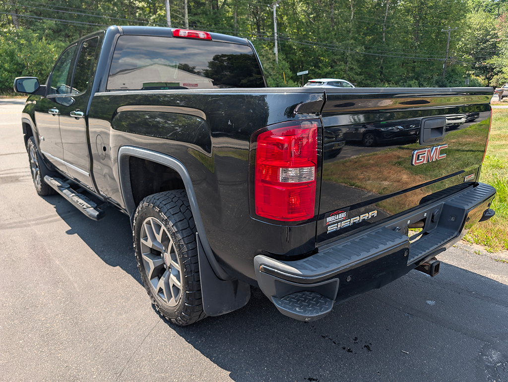 Additional photo of vehicle.