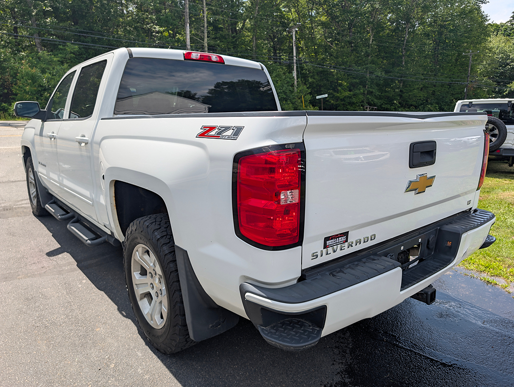Additional photo of vehicle.