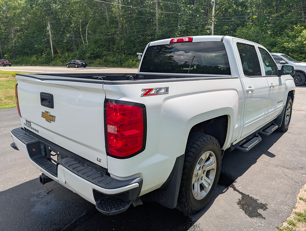 Additional photo of vehicle.
