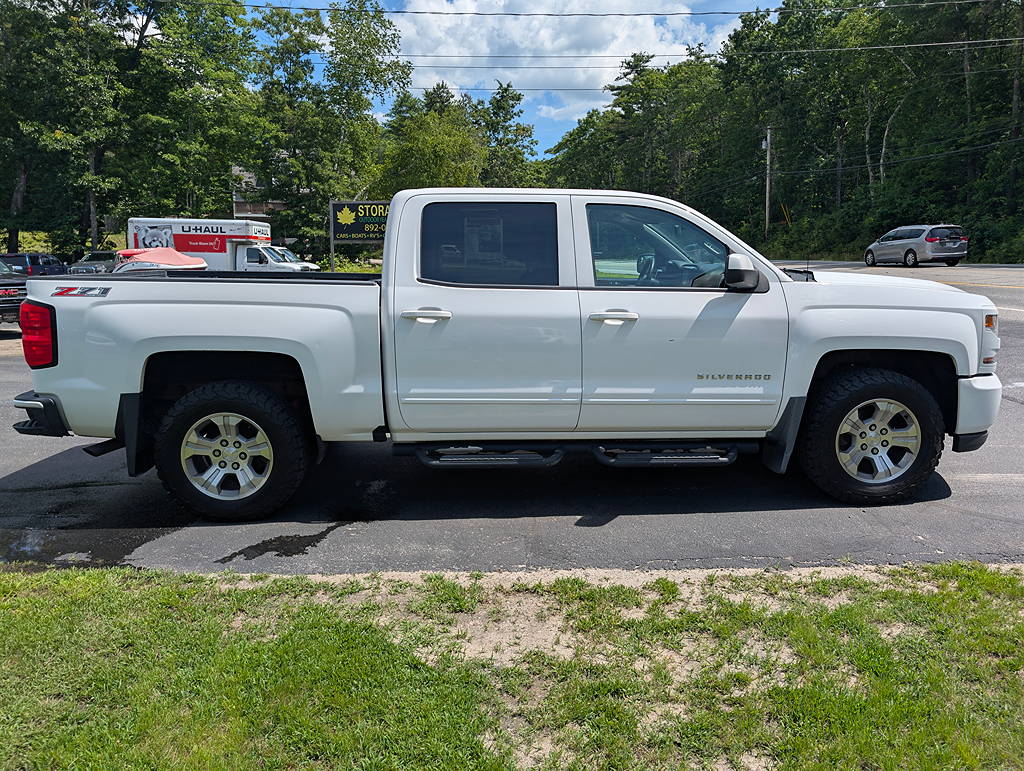 Additional photo of vehicle.