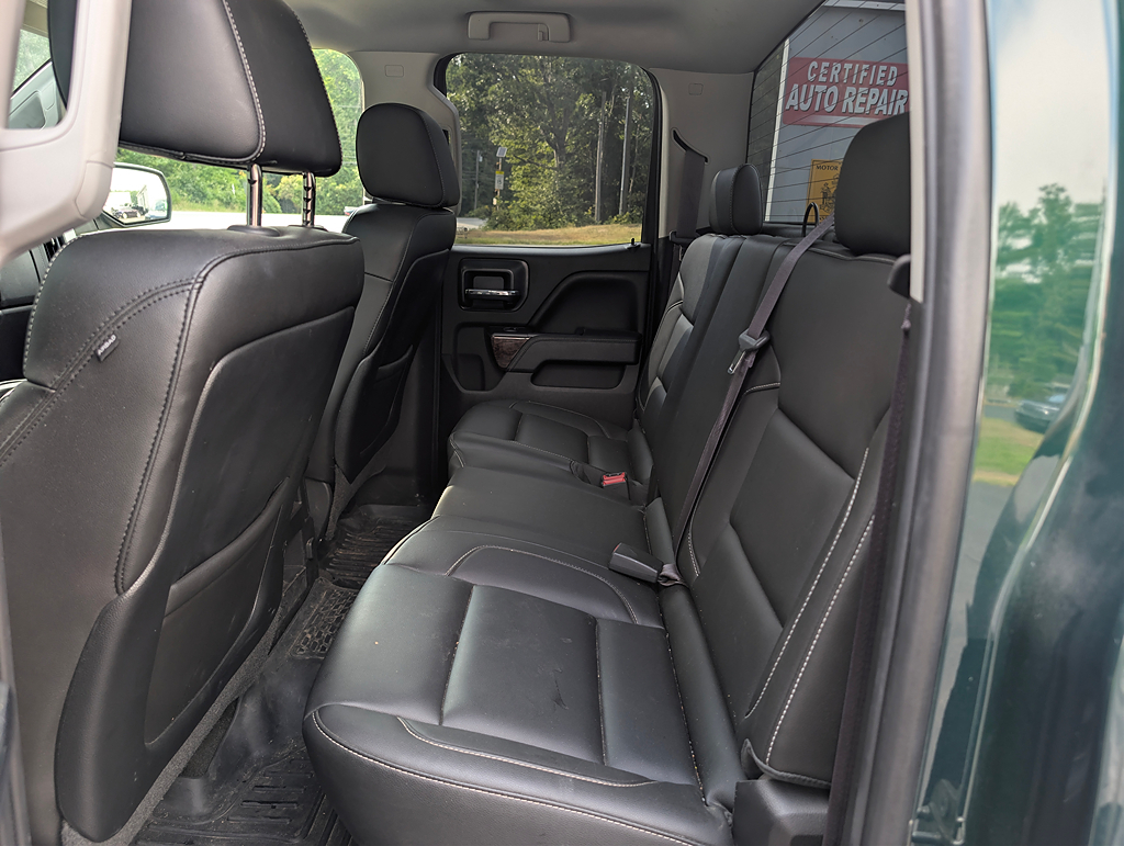 Additional photo of vehicle.