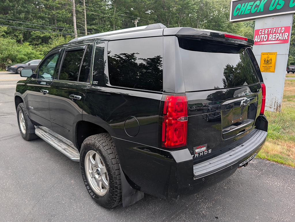 Additional photo of vehicle.