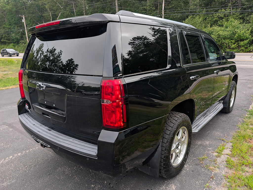 Additional photo of vehicle.