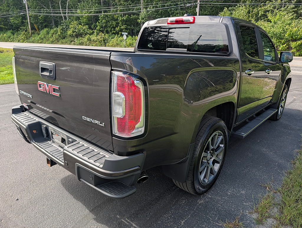 Additional photo of vehicle.