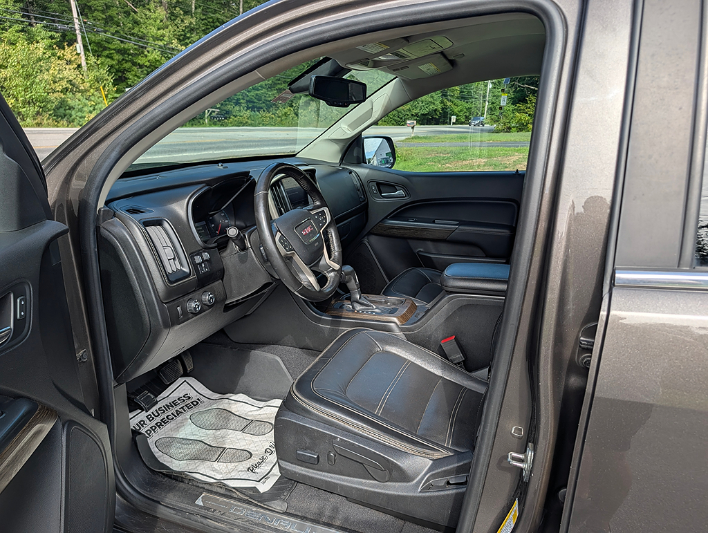 Additional photo of vehicle.