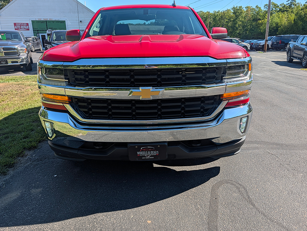 Additional photo of vehicle.