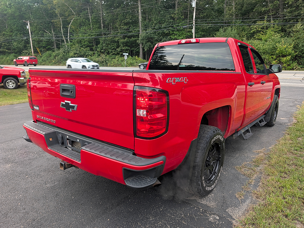 Additional photo of vehicle.