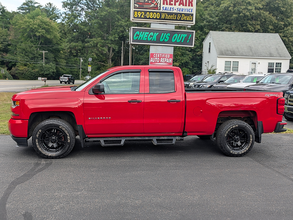Additional photo of vehicle.