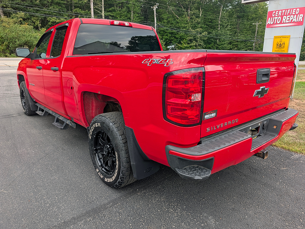 Additional photo of vehicle.
