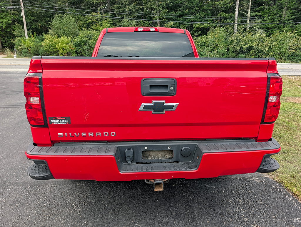 Additional photo of vehicle.
