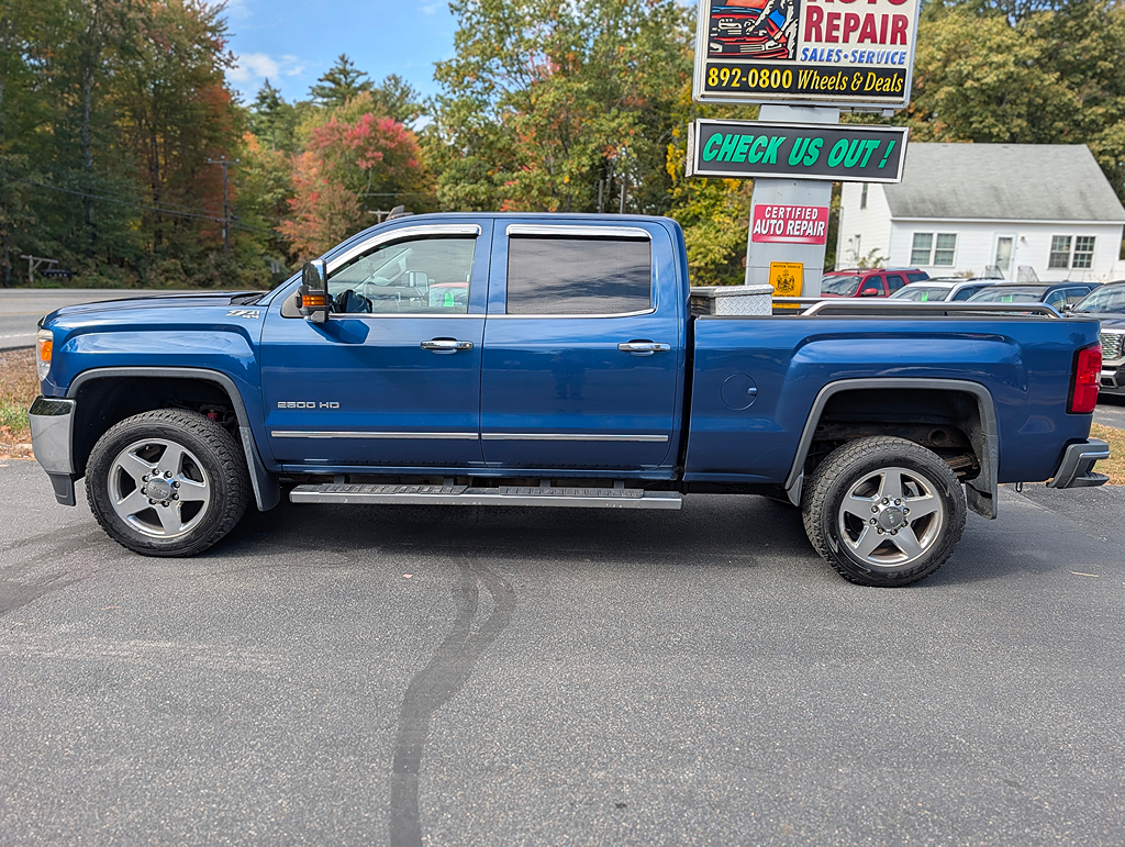 Additional photo of vehicle.
