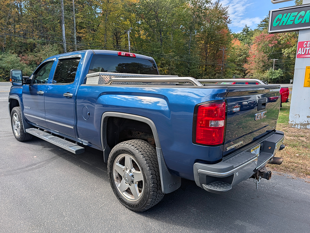 Additional photo of vehicle.