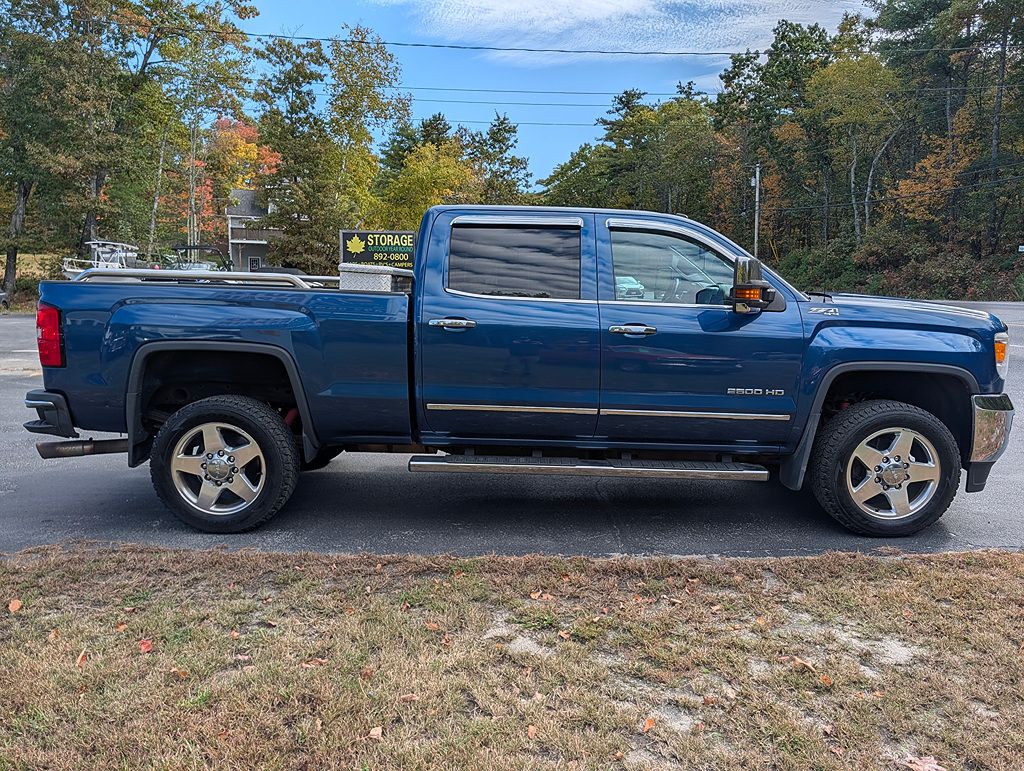 Additional photo of vehicle.