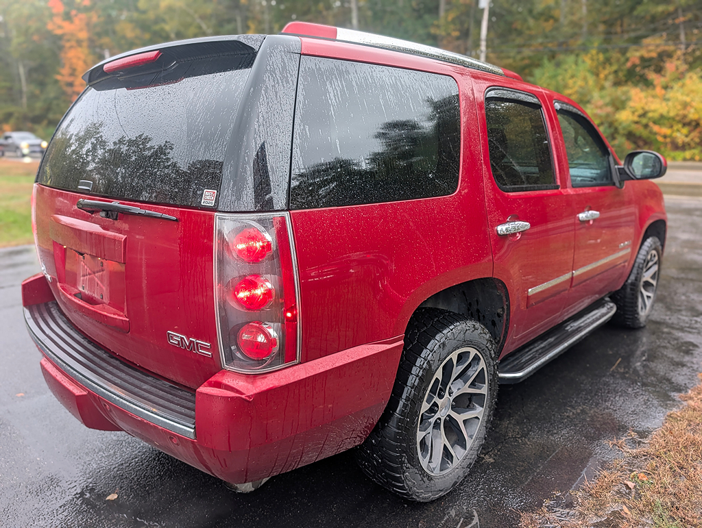 Additional photo of vehicle.