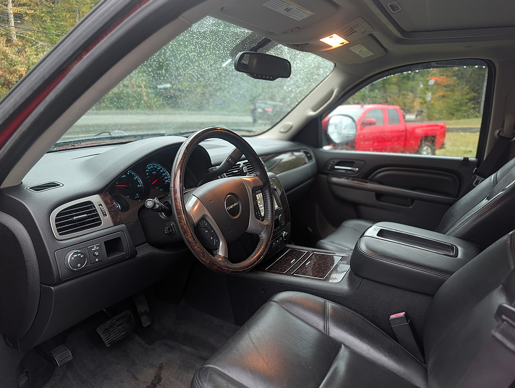 Additional photo of vehicle.