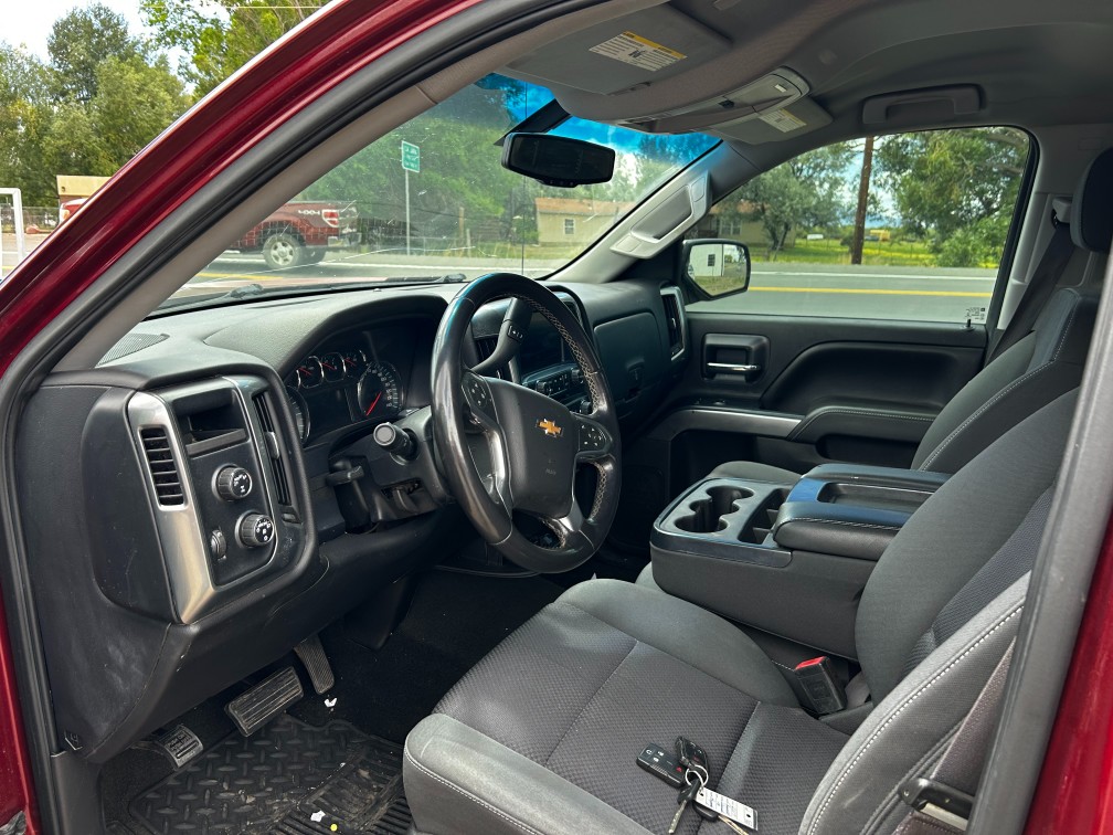 Additional photo of vehicle.