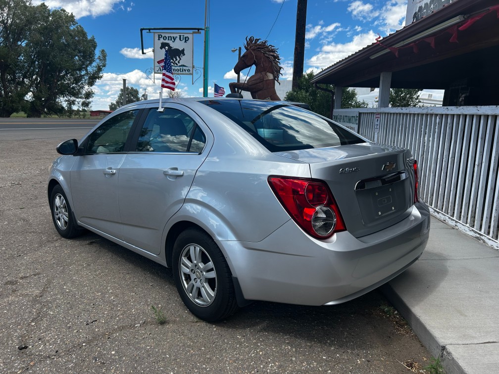 Additional photo of vehicle.