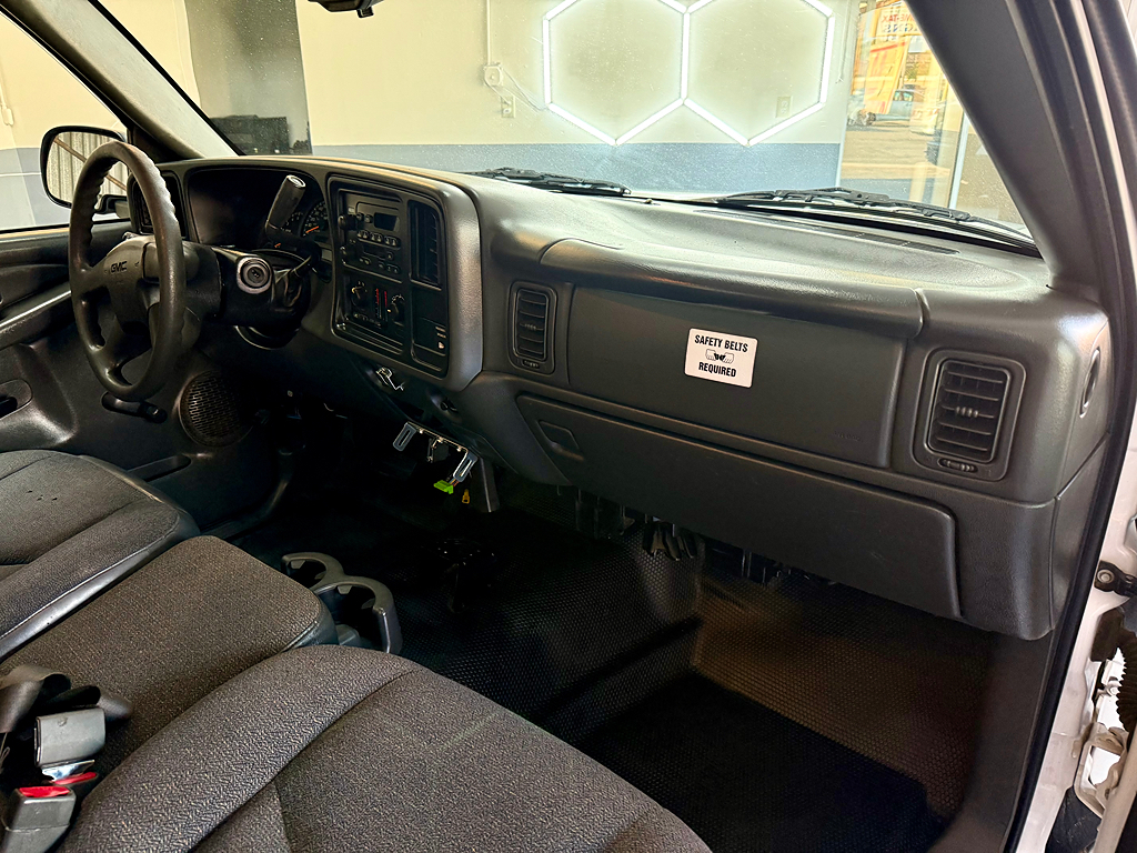 2004 GMC Sierra 1500 Work Truck - Photo 6