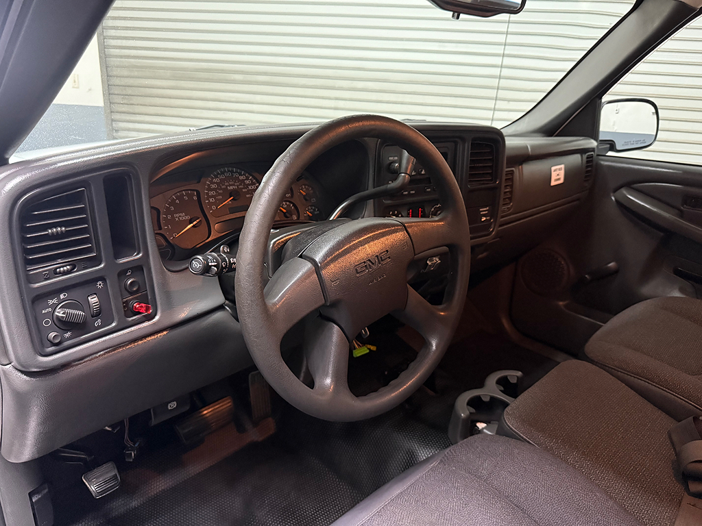 2004 GMC Sierra 1500 Work Truck - Photo 8