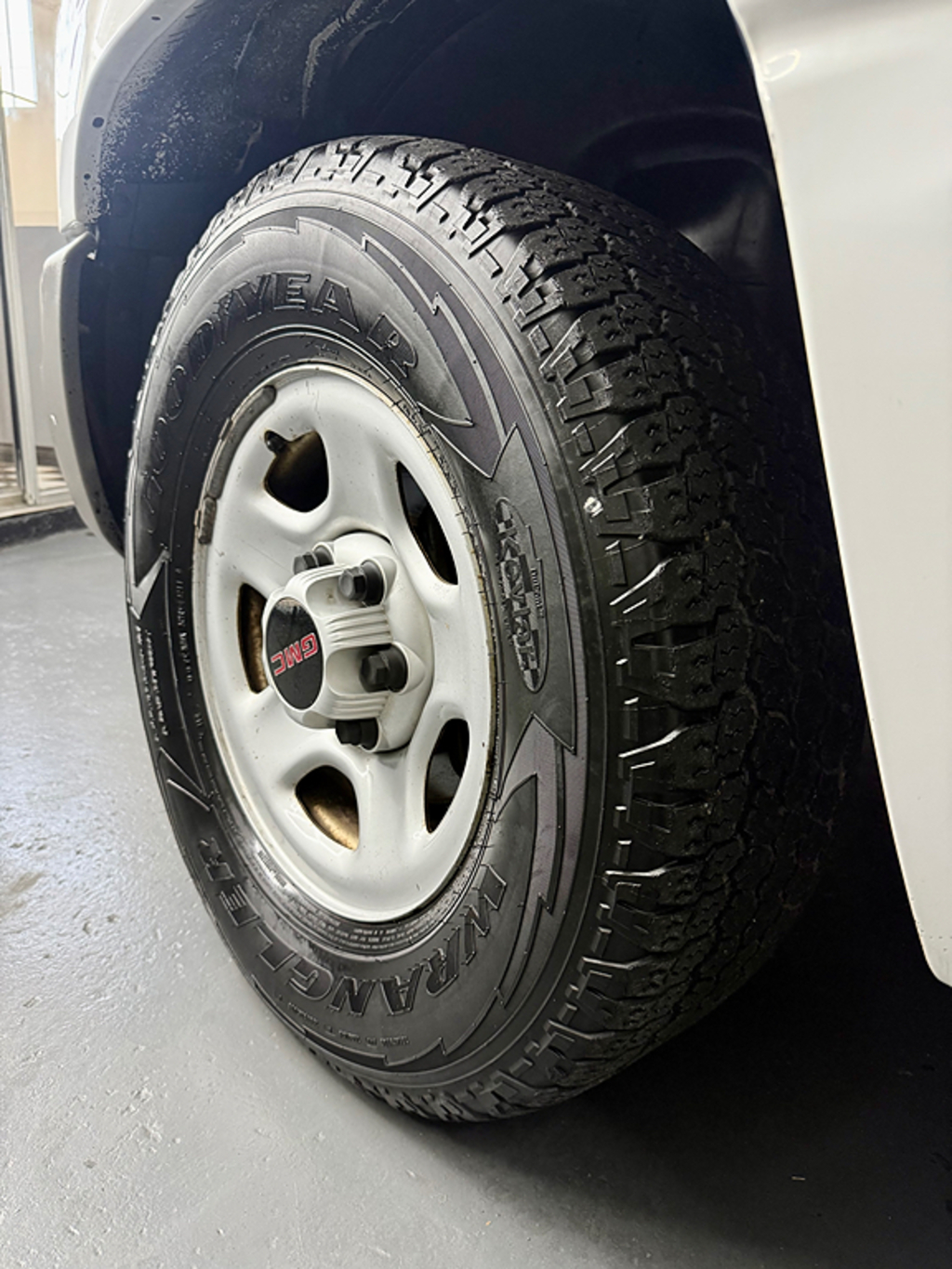 2004 GMC Sierra 1500 Work Truck - Photo 9