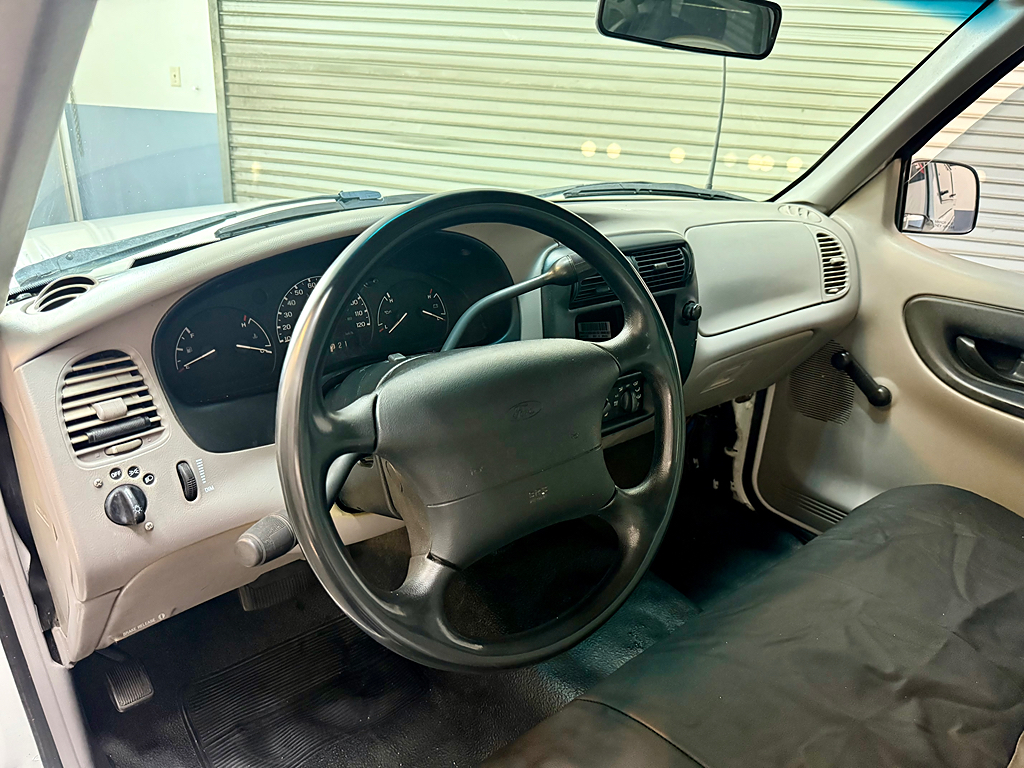 Additional photo of vehicle.