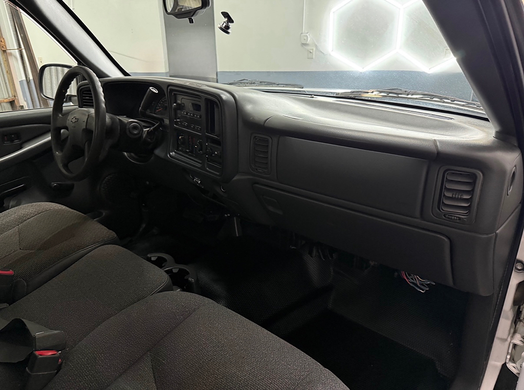 Additional photo of vehicle.