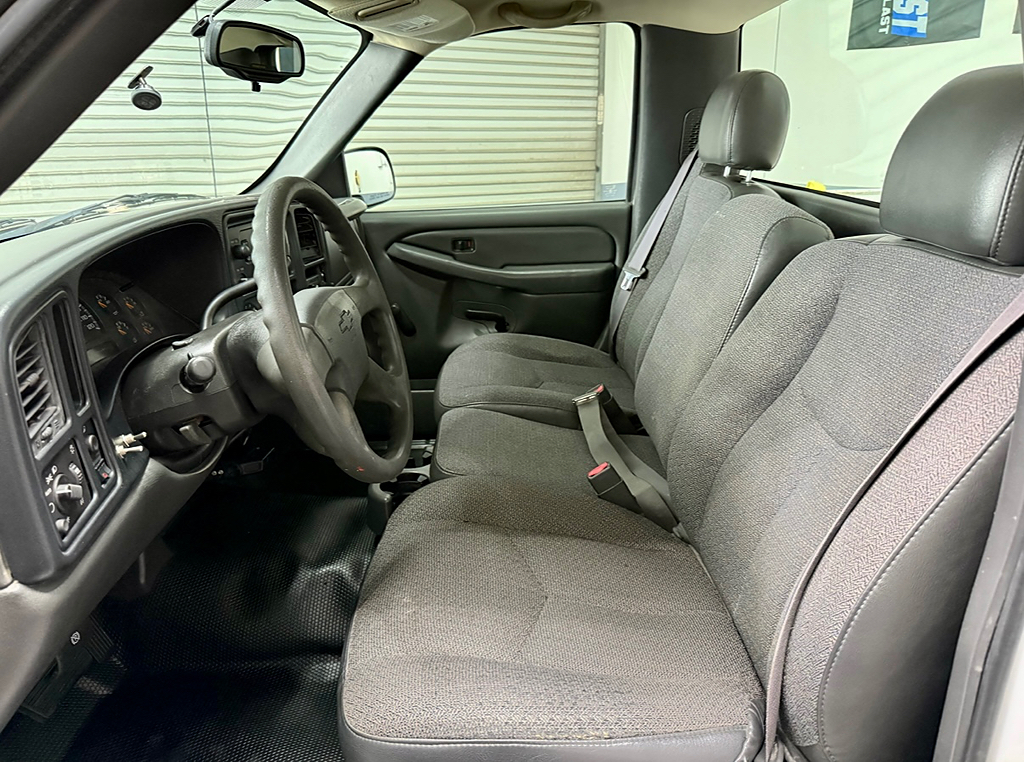 Additional photo of vehicle.