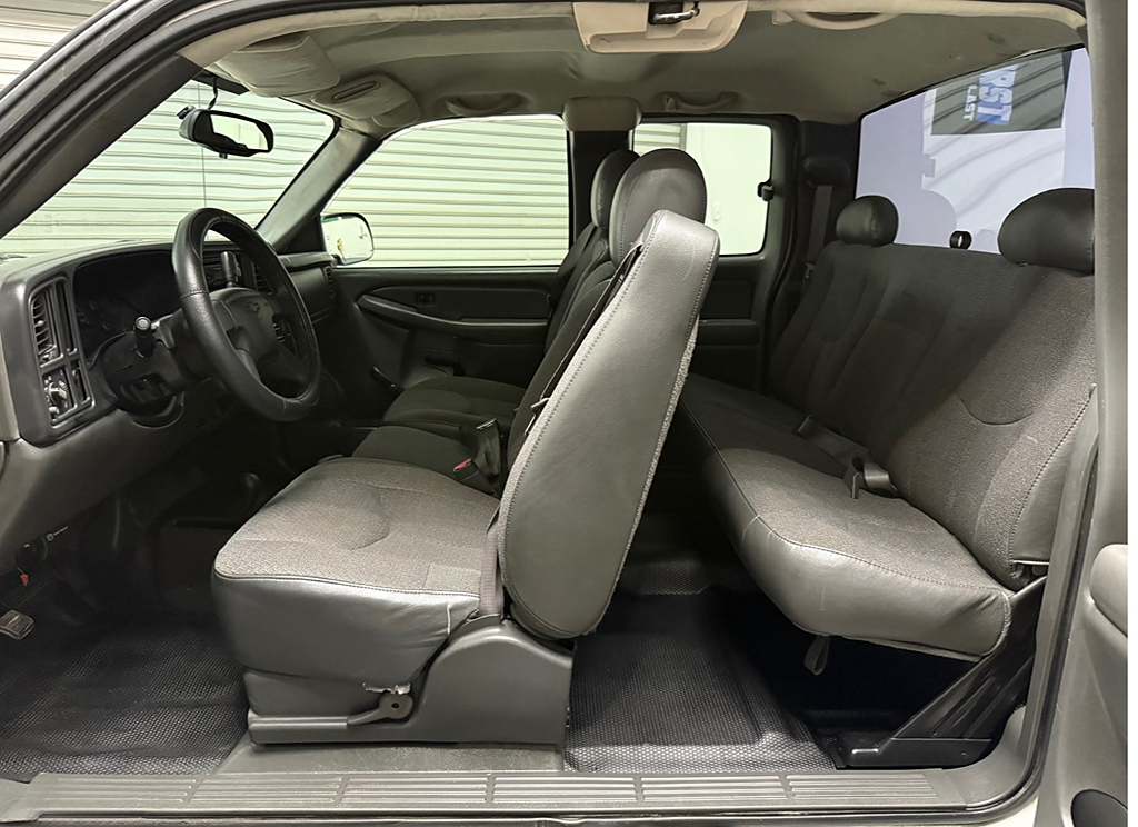 Additional photo of vehicle.