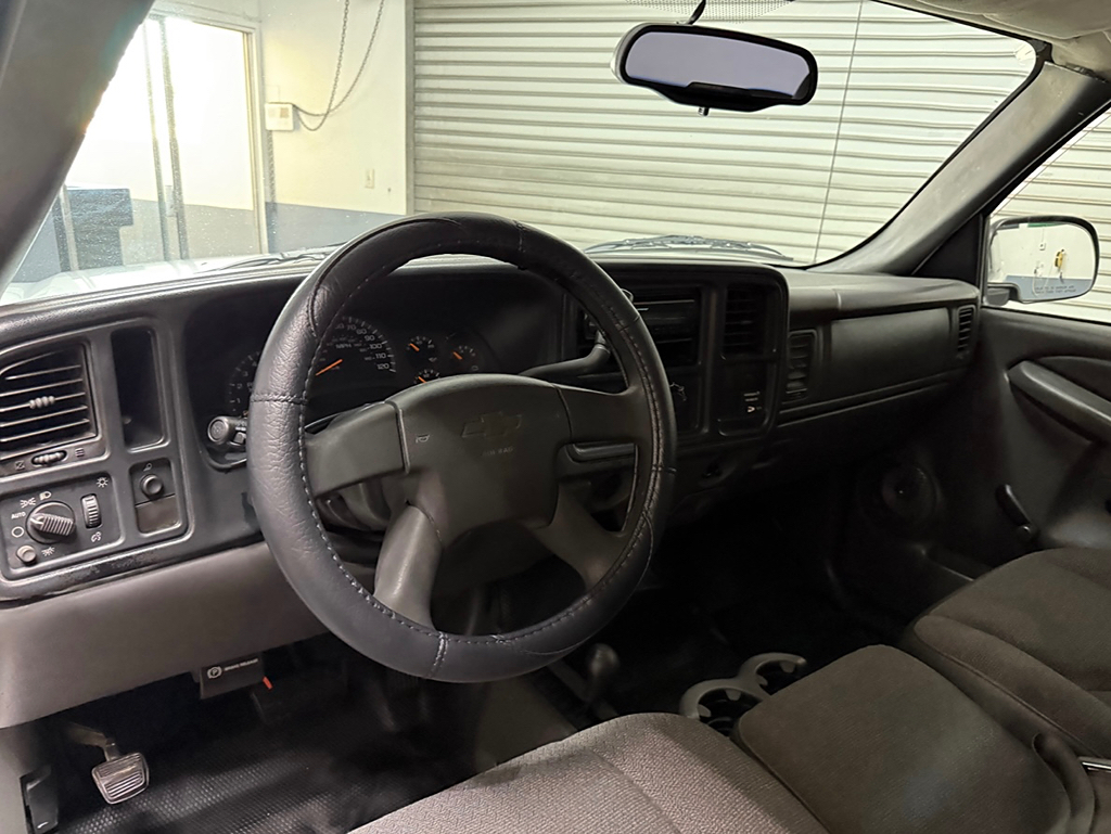 Additional photo of vehicle.
