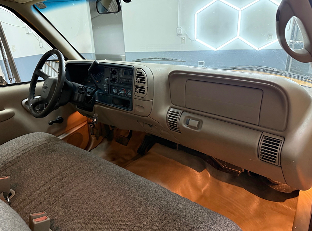 Additional photo of vehicle.
