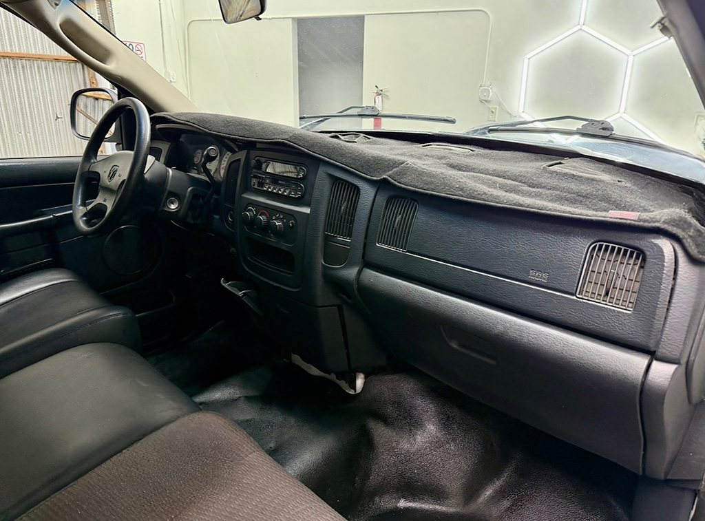 Additional photo of vehicle.