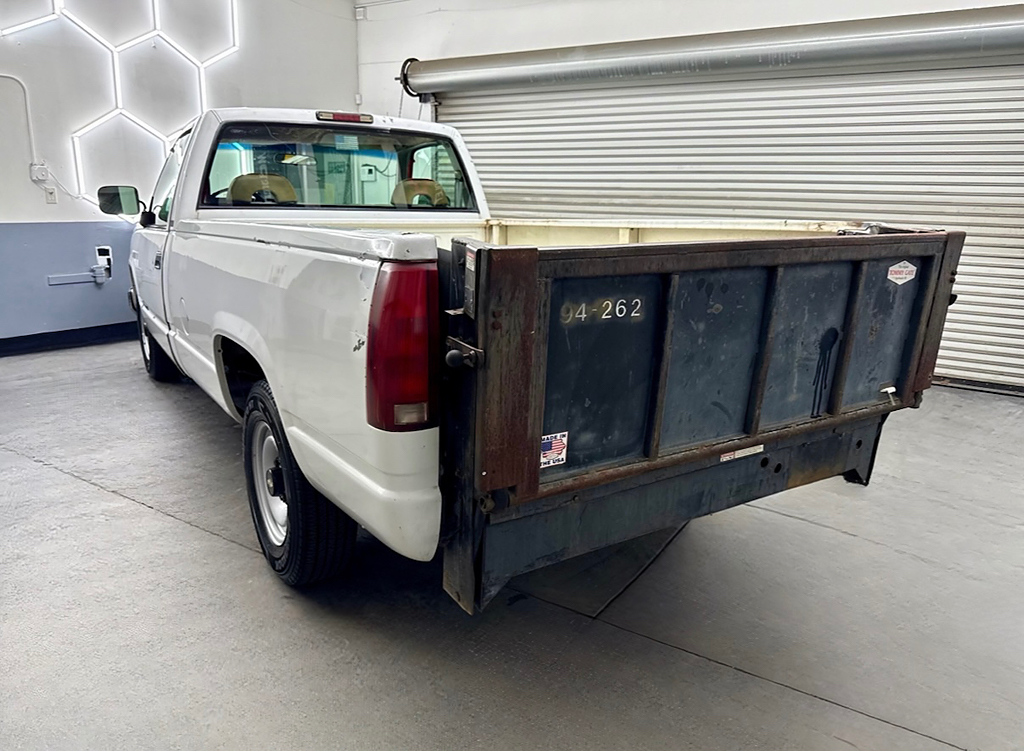 Additional photo of vehicle.