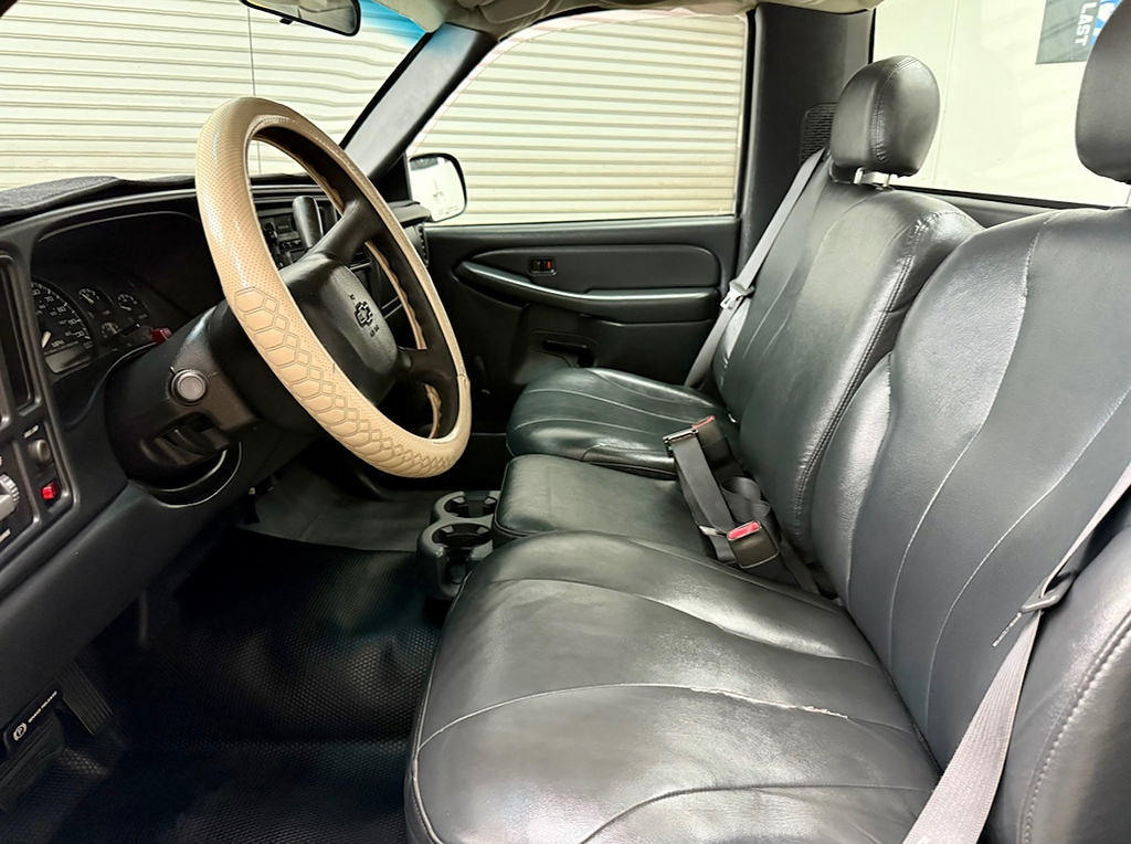 Additional photo of vehicle.