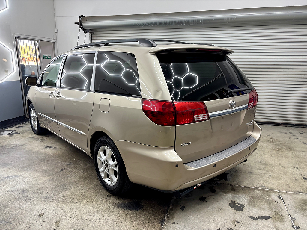 Additional photo of vehicle.
