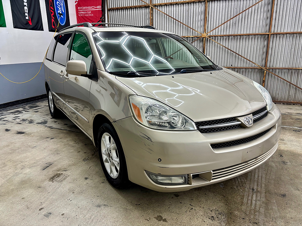 Additional photo of vehicle.