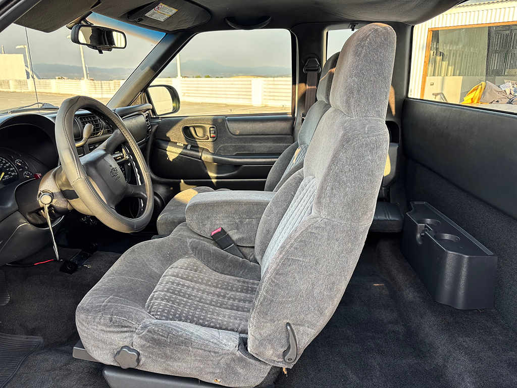 Additional photo of vehicle.