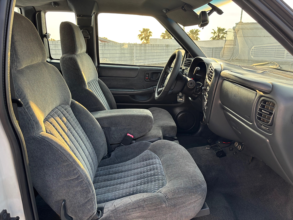 Additional photo of vehicle.