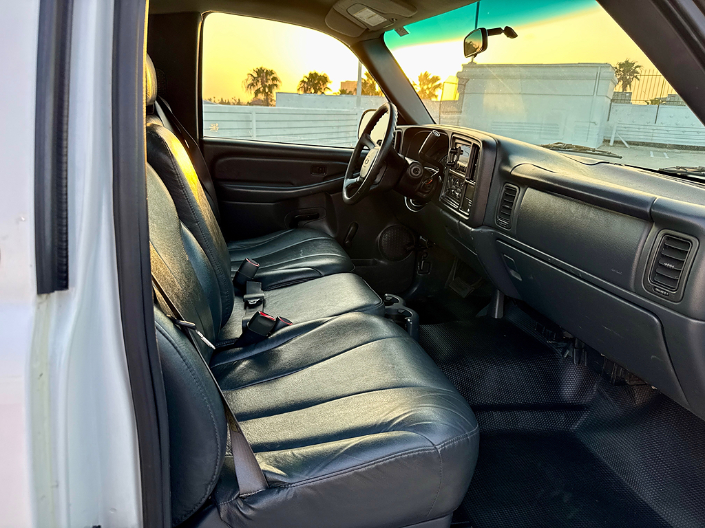 Additional photo of vehicle.