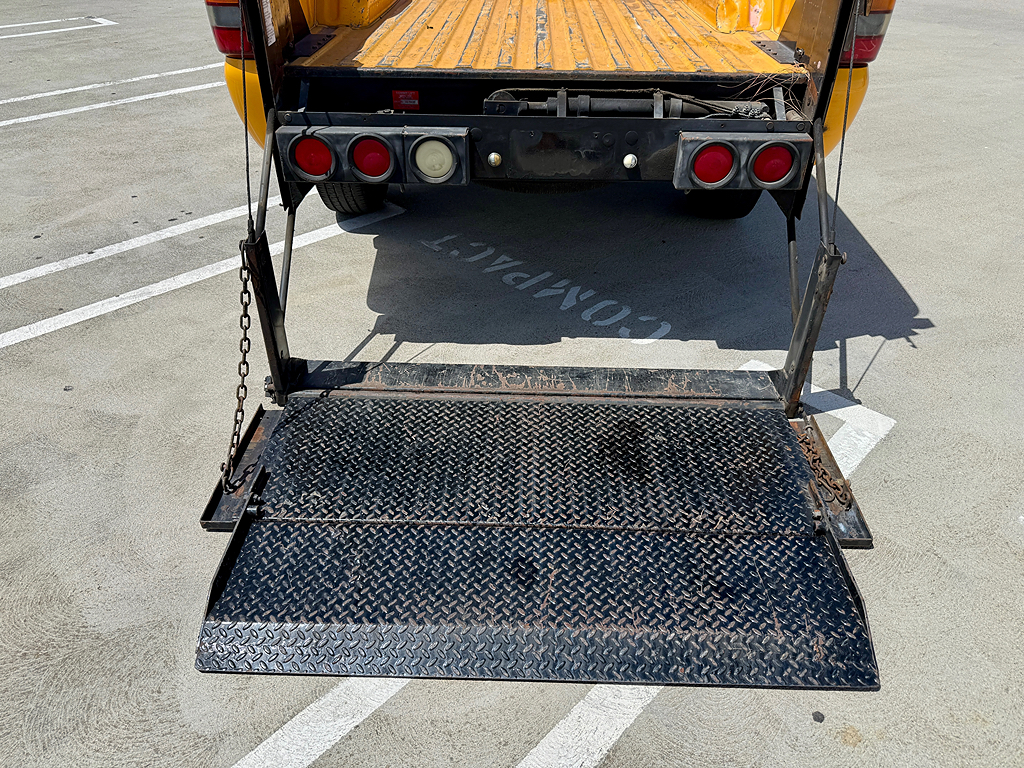 Additional photo of vehicle.