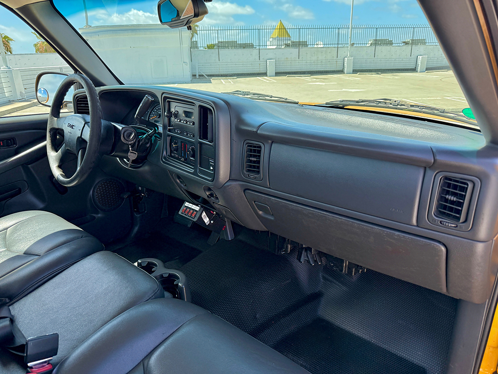 Additional photo of vehicle.