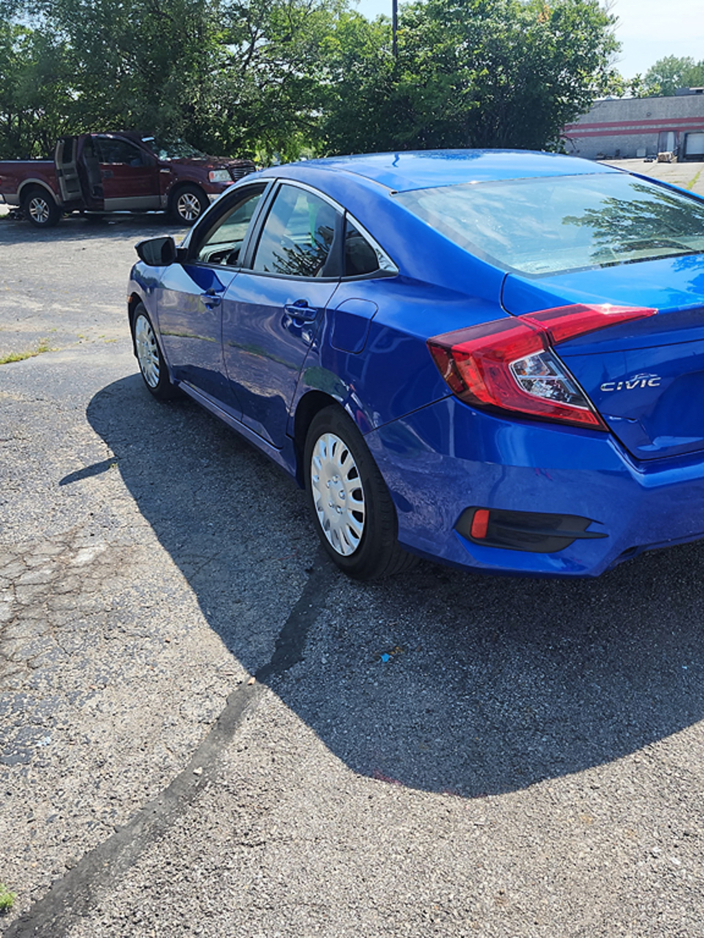 Additional photo of vehicle.