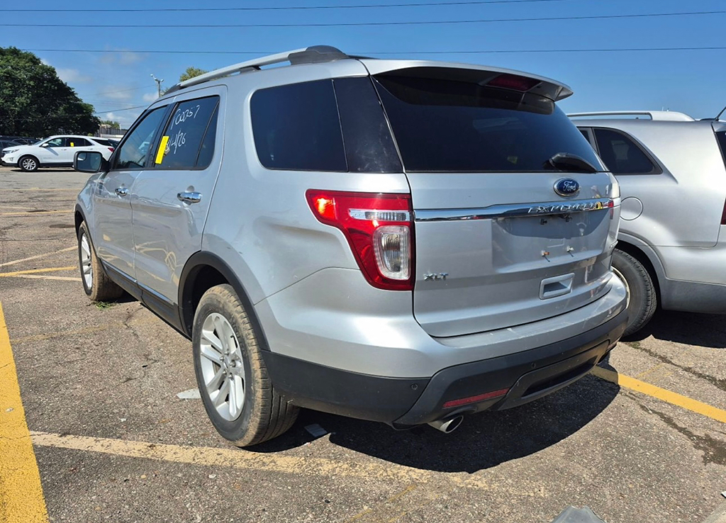 Additional photo of vehicle.