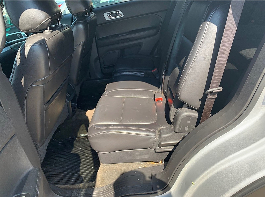 Additional photo of vehicle.