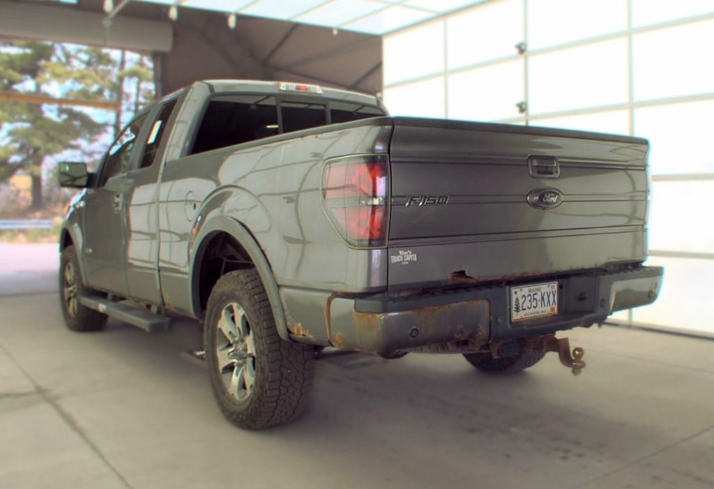 Additional photo of vehicle.