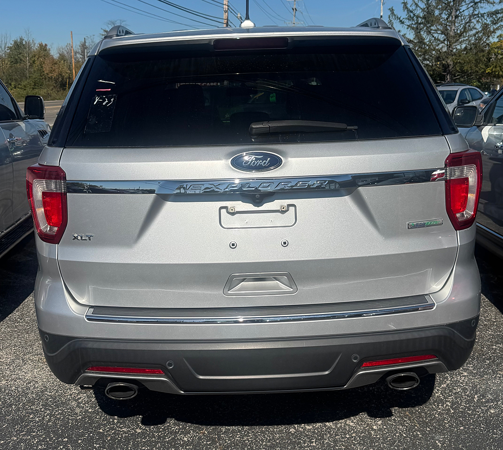Additional photo of vehicle.