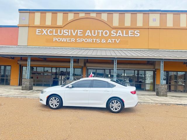 2015 Chrysler 200 Limited's photo