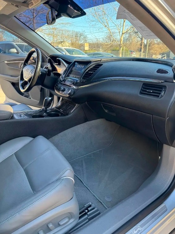 Additional photo of vehicle.