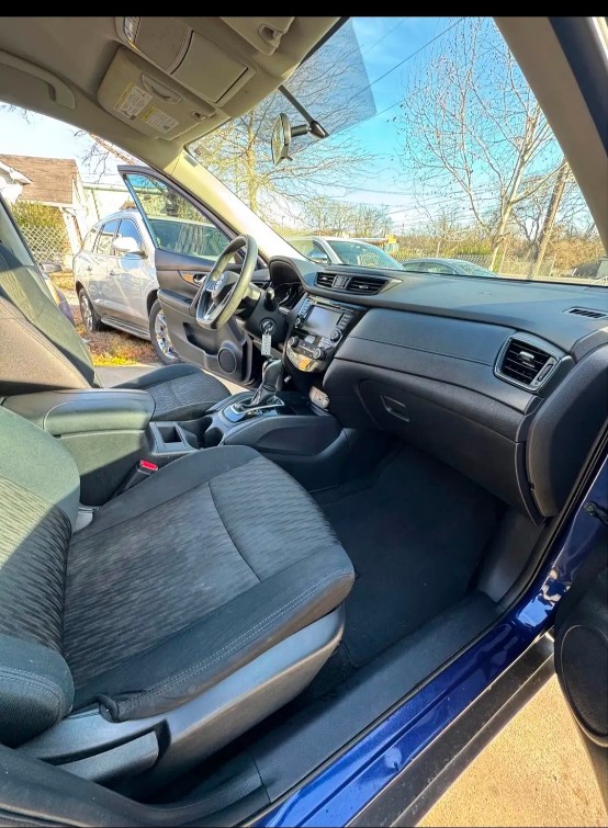 Additional photo of vehicle.