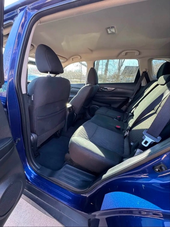 Additional photo of vehicle.